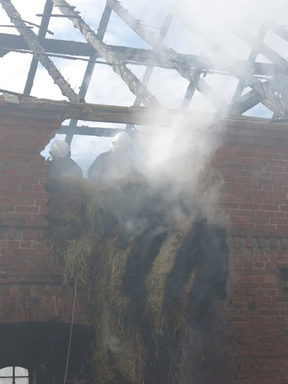 Ogień przeszył dach (dźwięk, wideo i zdjęcia)