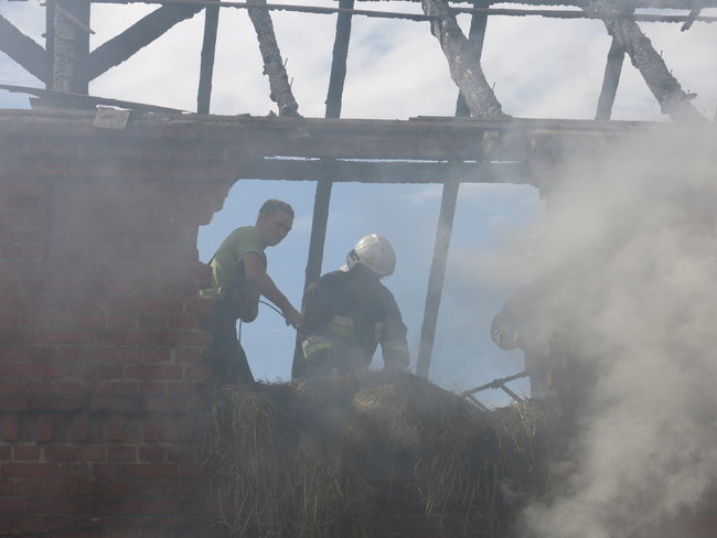 Ogień przeszył dach (dźwięk, wideo i zdjęcia)