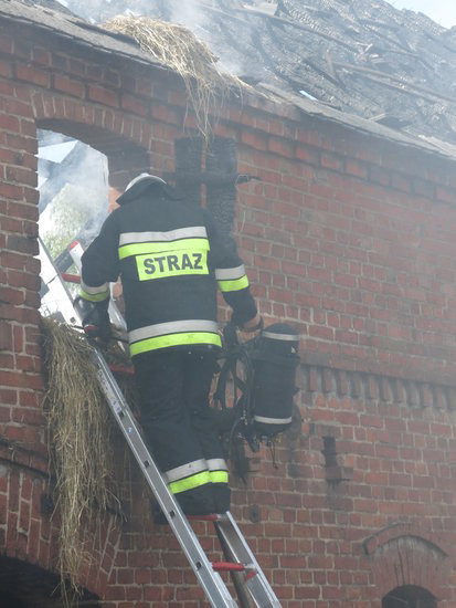Ogień przeszył dach (dźwięk, wideo i zdjęcia)
