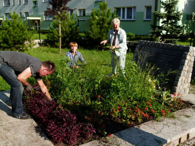 Sokoły zadbały o mogiły (zdjęcia)