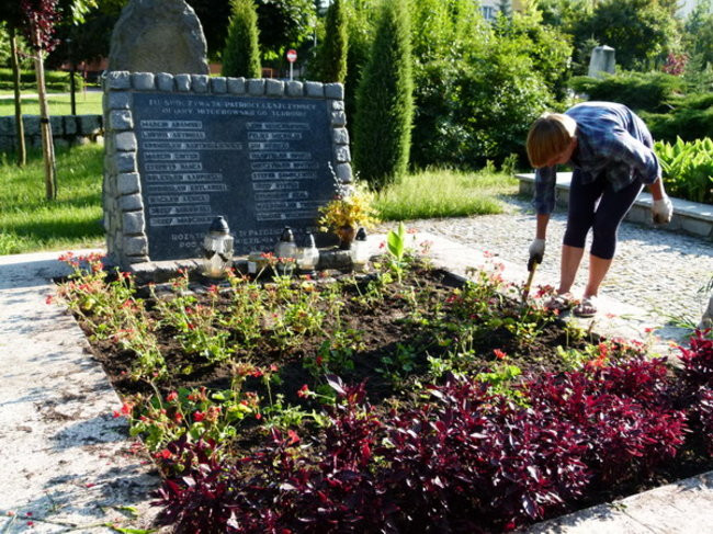 Sokoły zadbały o mogiły (zdjęcia)