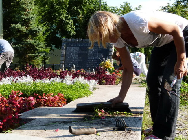 Sokoły zadbały o mogiły (zdjęcia)