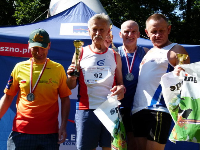 Koleżeńsko w cieniu bukowego lasu (zdjęcia)