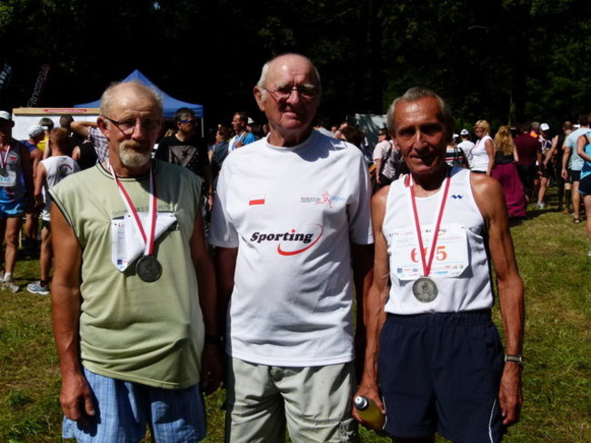 Koleżeńsko w cieniu bukowego lasu (zdjęcia)