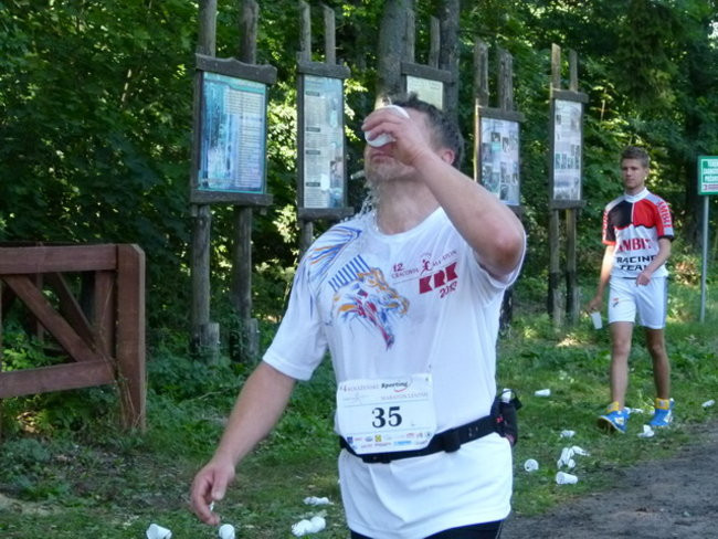 Koleżeńsko w cieniu bukowego lasu (zdjęcia)