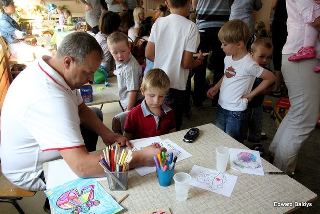 Dzieci chcą się poznać (zdjęcia)