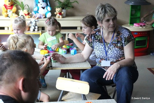 Dzieci chcą się poznać (zdjęcia)