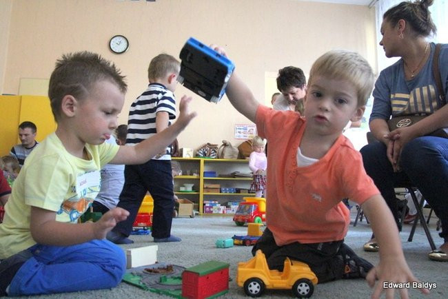Dzieci chcą się poznać (zdjęcia)