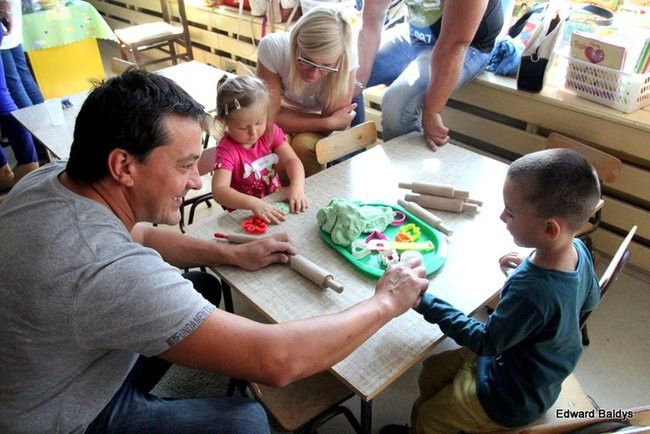 Dzieci chcą się poznać (zdjęcia)