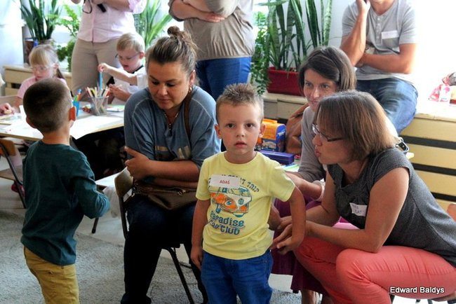 Dzieci chcą się poznać (zdjęcia)