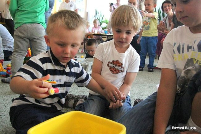 Dzieci chcą się poznać (zdjęcia)