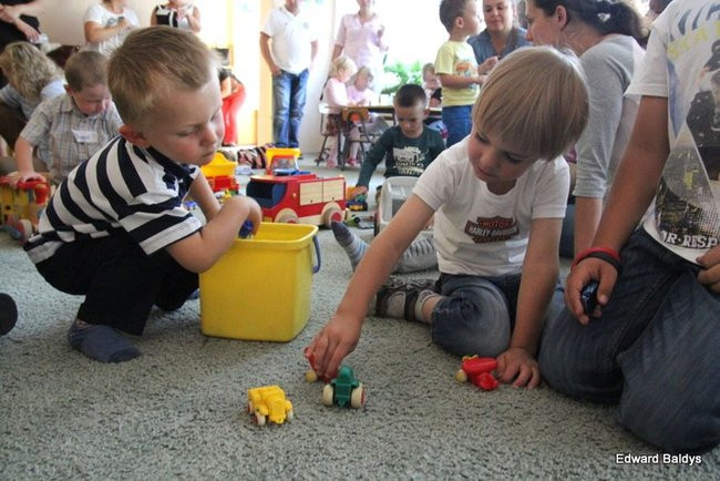 Dzieci chcą się poznać (zdjęcia)
