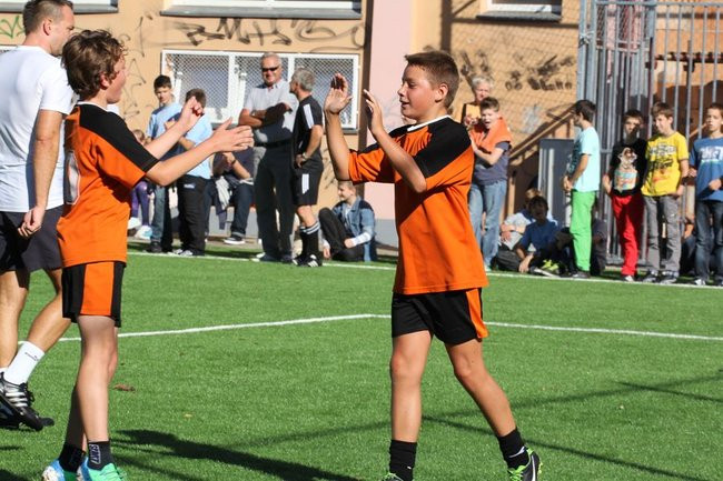 Pierwszy mecz na nowym boisku (zdjęcia)