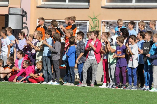 Pierwszy mecz na nowym boisku (zdjęcia)