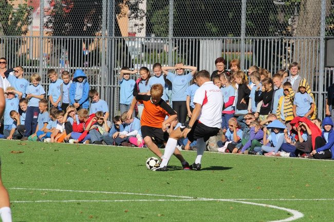 Pierwszy mecz na nowym boisku (zdjęcia)