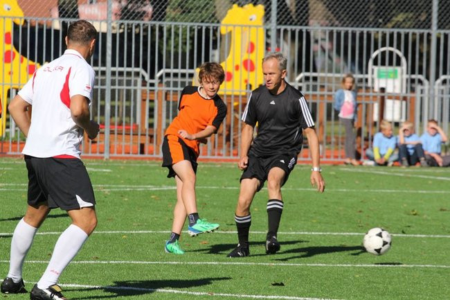 Pierwszy mecz na nowym boisku (zdjęcia)