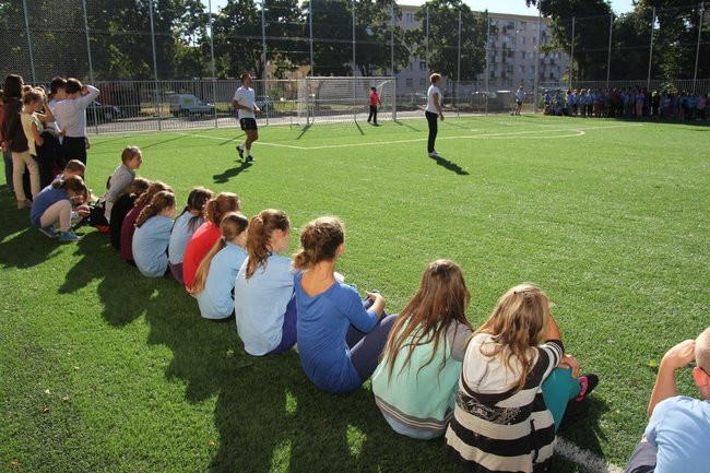 Pierwszy mecz na nowym boisku (zdjęcia)