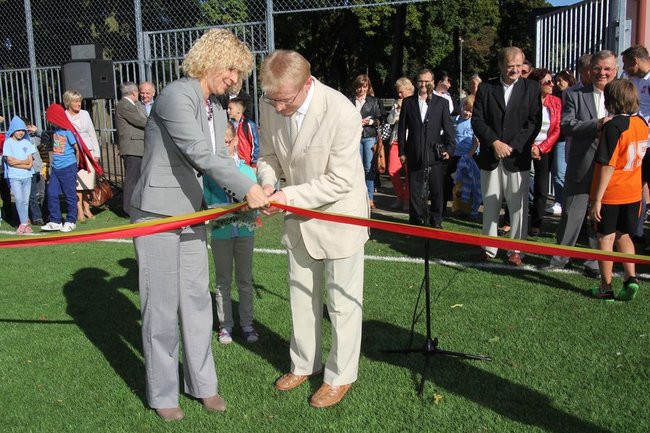 Pierwszy mecz na nowym boisku (zdjęcia)