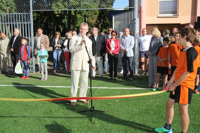 Pierwszy mecz na nowym boisku (zdjęcia)