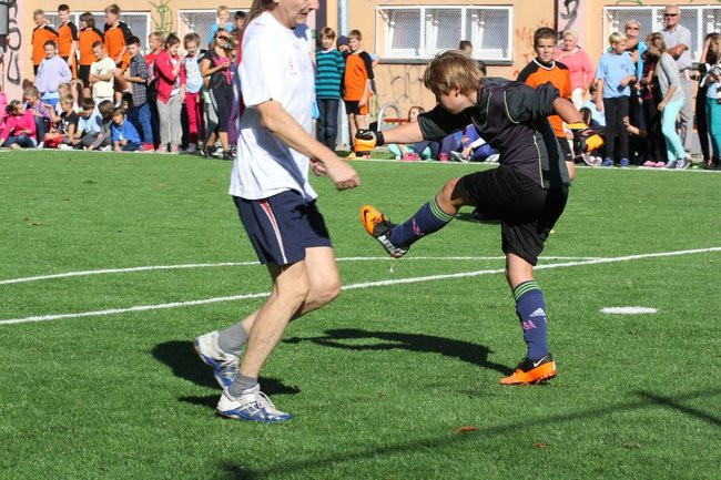 Pierwszy mecz na nowym boisku (zdjęcia)