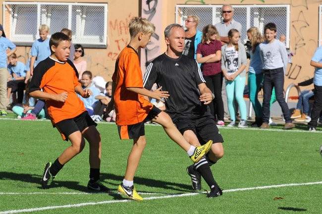 Pierwszy mecz na nowym boisku (zdjęcia)