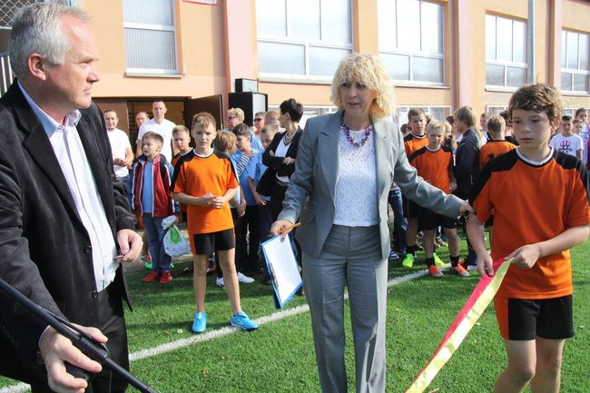 Pierwszy mecz na nowym boisku (zdjęcia)