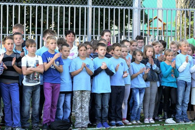 Pierwszy mecz na nowym boisku (zdjęcia)