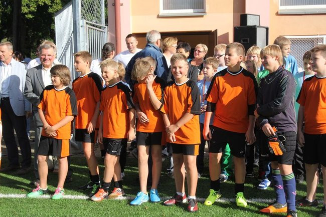 Pierwszy mecz na nowym boisku (zdjęcia)