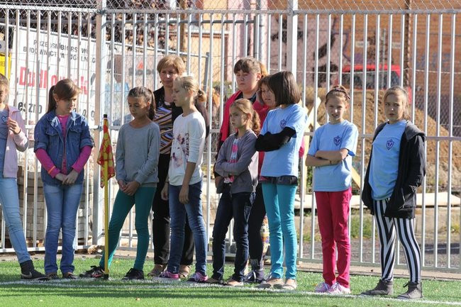 Pierwszy mecz na nowym boisku (zdjęcia)