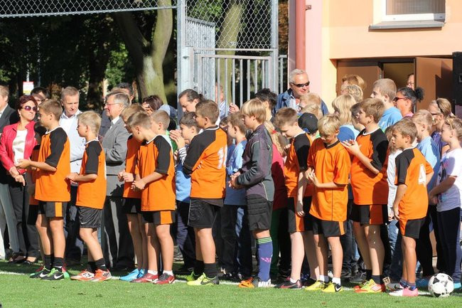 Pierwszy mecz na nowym boisku (zdjęcia)