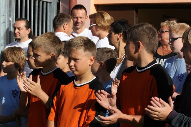 Pierwszy mecz na nowym boisku (zdjęcia)