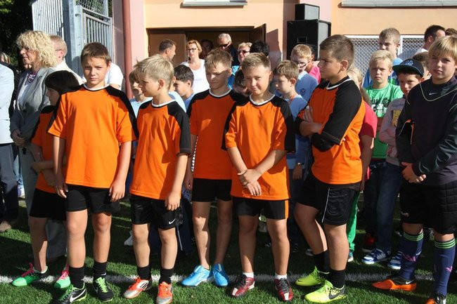 Pierwszy mecz na nowym boisku (zdjęcia)