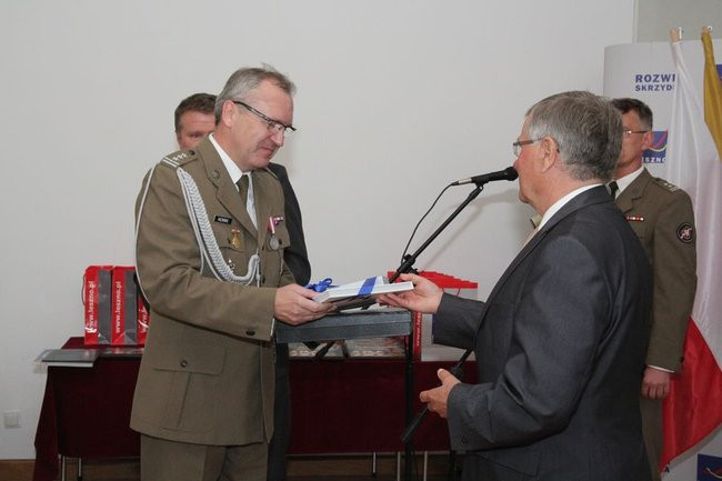 60 lat robią mapy, w piątek dostali sztandar (zdjęcia)