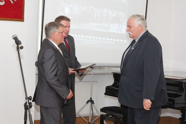 60 lat robią mapy, w piątek dostali sztandar (zdjęcia)