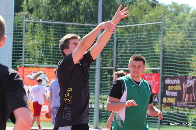 Młodzieżowy streetball pod II LO (zdjęcia)