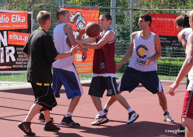 Młodzieżowy streetball pod II LO (zdjęcia)
