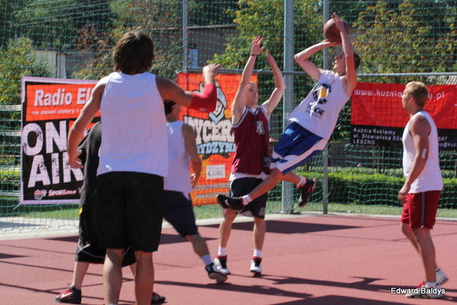 Młodzieżowy streetball pod II LO (zdjęcia)