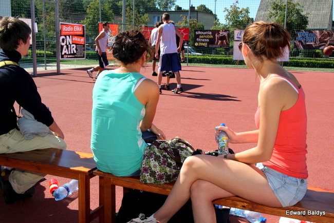 Młodzieżowy streetball pod II LO (zdjęcia)