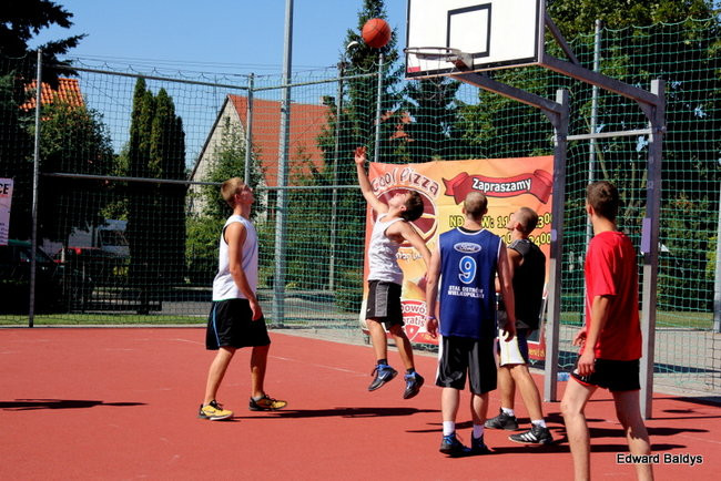 Młodzieżowy streetball pod II LO (zdjęcia)