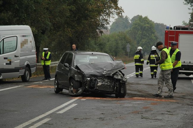 Trzy osoby ranne w wypadku koło Radomicka (zdjęcia, wideo i dźwięk)