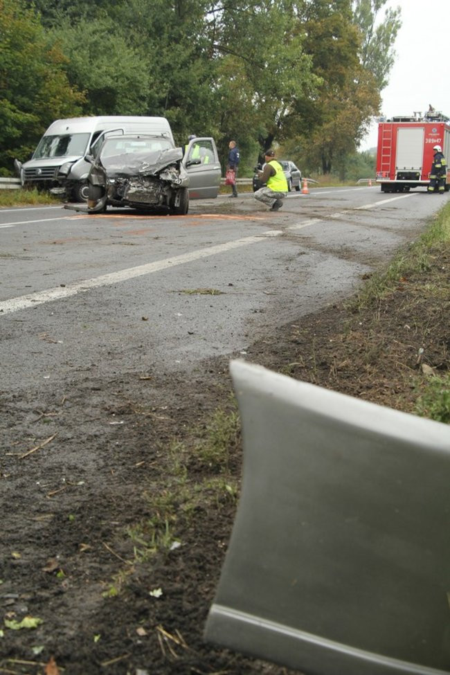 Trzy osoby ranne w wypadku koło Radomicka (zdjęcia, wideo i dźwięk)