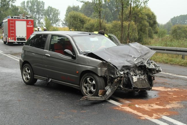 Trzy osoby ranne w wypadku koło Radomicka (zdjęcia, wideo i dźwięk)