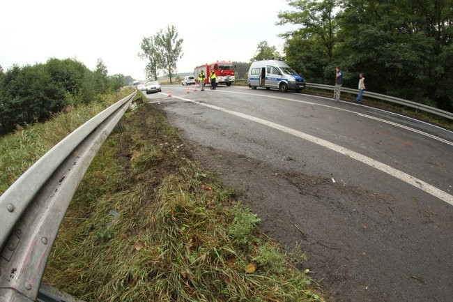 Trzy osoby ranne w wypadku koło Radomicka (zdjęcia, wideo i dźwięk)