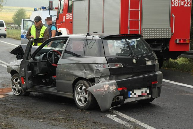 Trzy osoby ranne w wypadku koło Radomicka (zdjęcia, wideo i dźwięk)