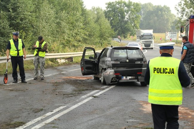Trzy osoby ranne w wypadku koło Radomicka (zdjęcia, wideo i dźwięk)