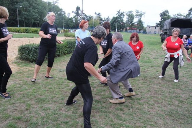 Seniorzy strzelali i rzucali granatami (zdjęcia)