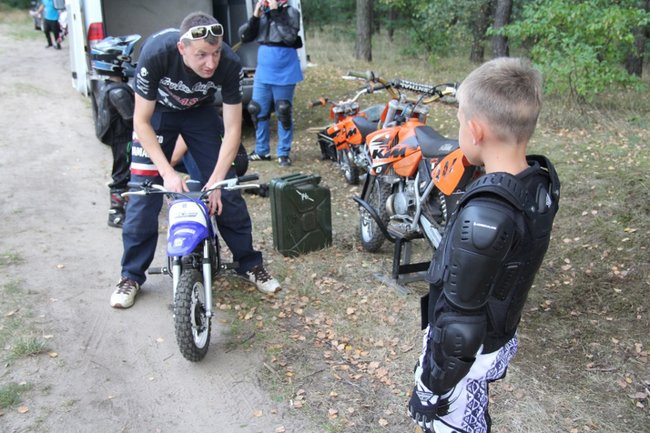 Maluchy na motocrossie (zdjęcia)