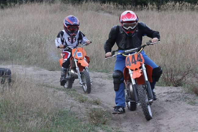 Maluchy na motocrossie (zdjęcia)