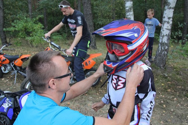 Maluchy na motocrossie (zdjęcia)
