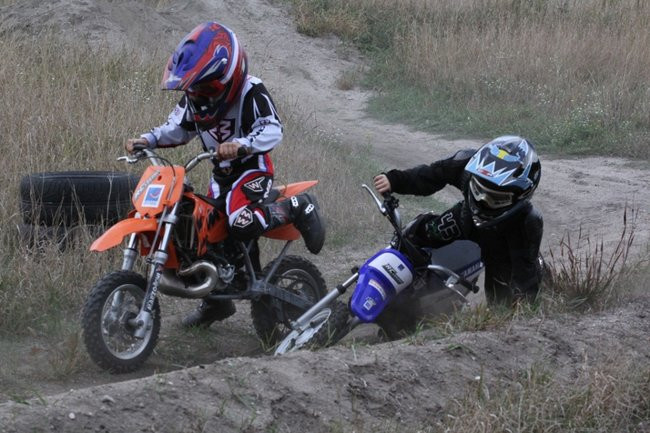 Maluchy na motocrossie (zdjęcia)